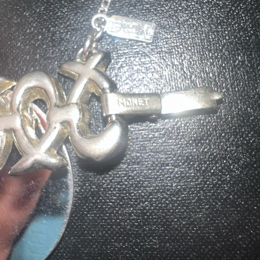 VTG Monet silver tone bracelet with circle charm fold over clasp - Picture 5 of 7